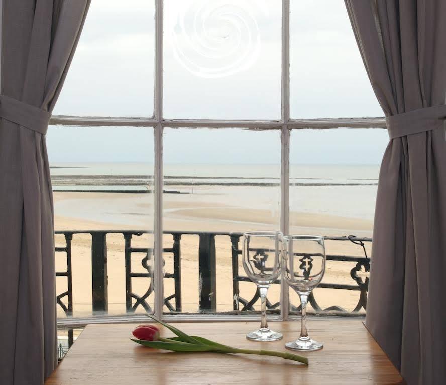 מארגייט Beachview Guest House Accommodations מראה חיצוני תמונה